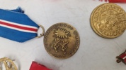 Samling mærker og medaljer 