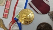Samling mærker og medaljer 