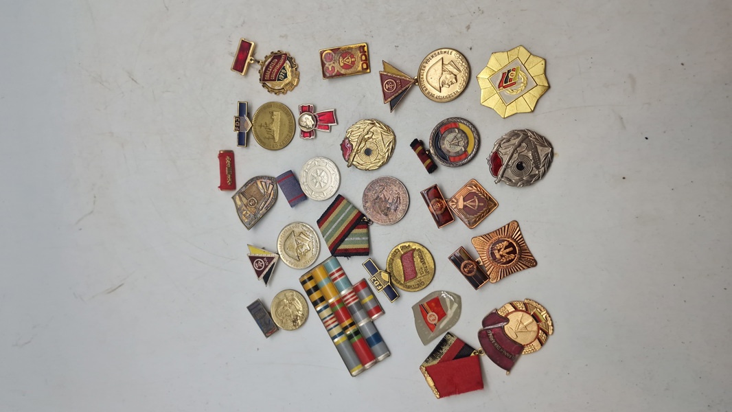 Samling tyske pins mm.