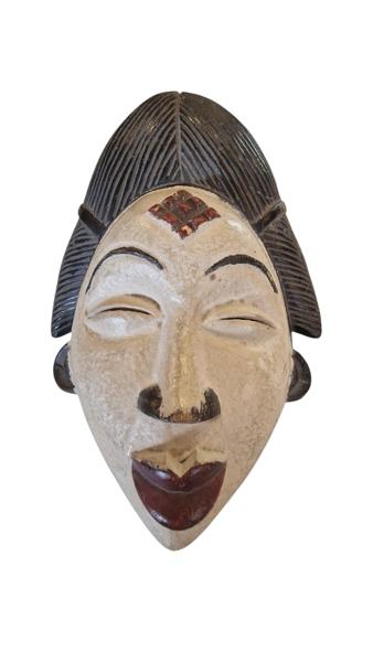 afrikansk maske fra Gabon, sandsynligvis af typen Punu-Lumbo eller "Mukuyi"