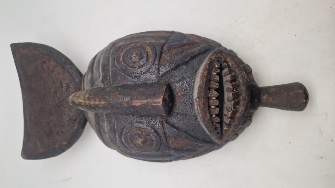 afrikansk Winiama-maske fra Burkina Faso, typisk udskåret i træ, der repræsenterer naturånder