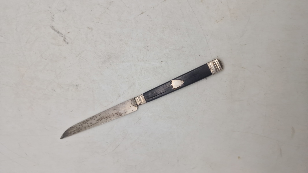 Fransk druekniv med blad af sterlingsølv. Godt stemplet. Skjold på skaft sidder løst