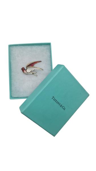 Fredsdue designet af Bernard Meldahl. Sterlingsølv og emalje