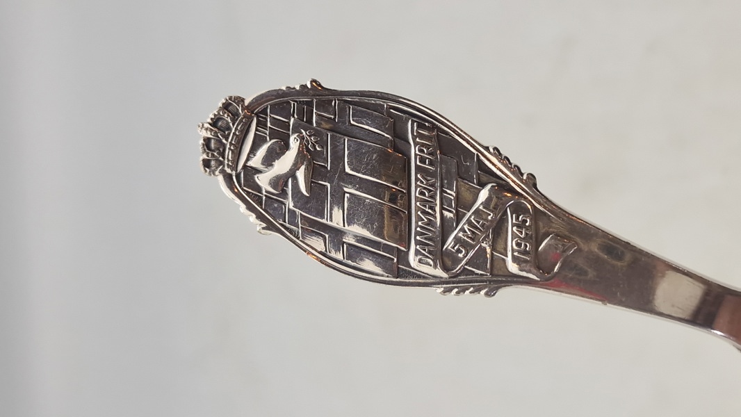 Ske af nysølv "Danmark Frit" 5. maj 1945. Original