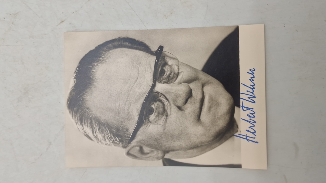 Foto af den tyske politiker Herbert Wehner med original signatur