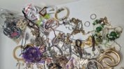 Stor samling blandede smykker mm.
