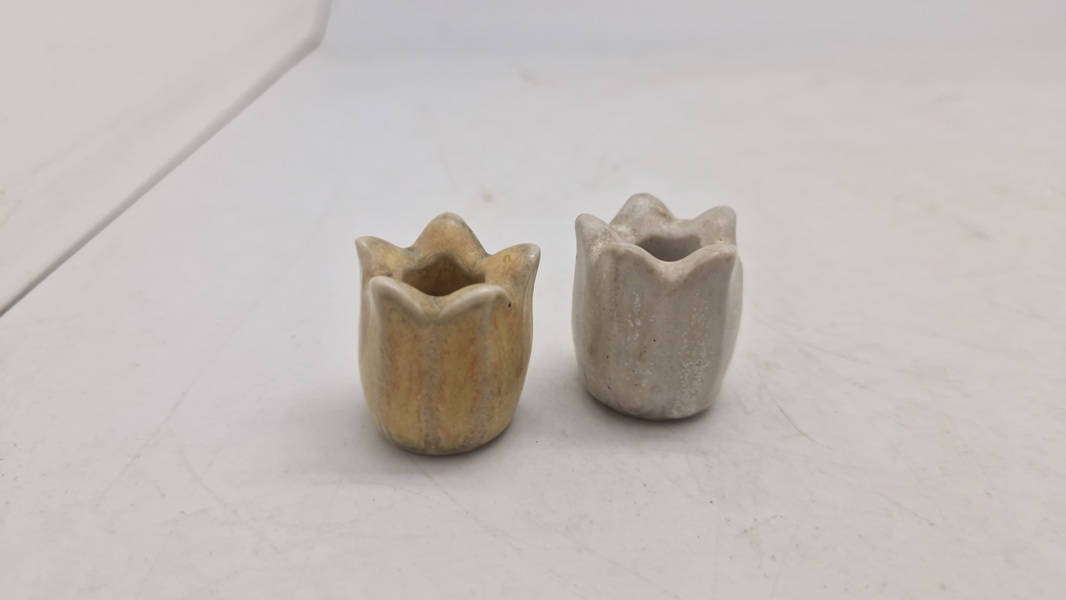 Små keramisk lysestage designet af Edith Sonne for Saxbo, Danmark. Sjældne