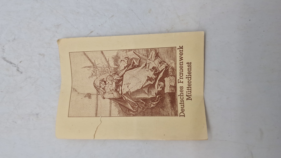 Tysk urkunde fra Deutsches frauenwerk mutterdienst. Mütterschulungs-Lehrgang über Krankenpflege"). Original