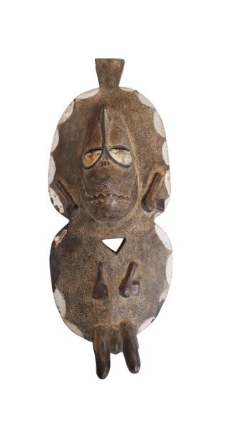 afrikansk maske, specifikt en type traditionel rituel maske, der kan være relateret til stammekunst fra regioner som Kalabari