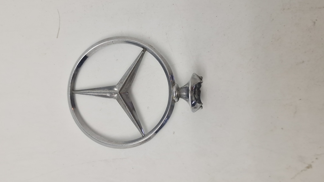 Mercedes-Benz logo