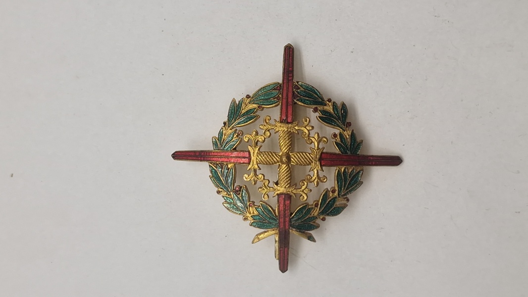 Spansk Laureate Cross of Saint Ferdinand (Cruz Laureada de San Fernando), som er Spaniens højeste militære dekoration for tapperhed. Original