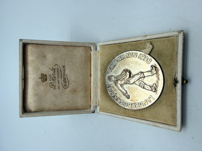 Dansk Landbrugsmedalje i æske 