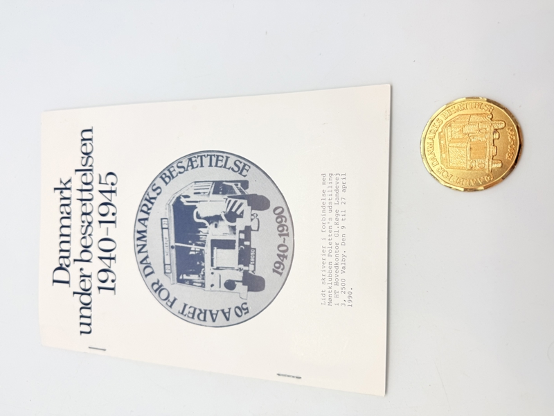 Hæfte og en medalje fra "Danmark under besættelsen 1940-1945", udgivet i anledning af 50-året for besættelsen (1940-1990)