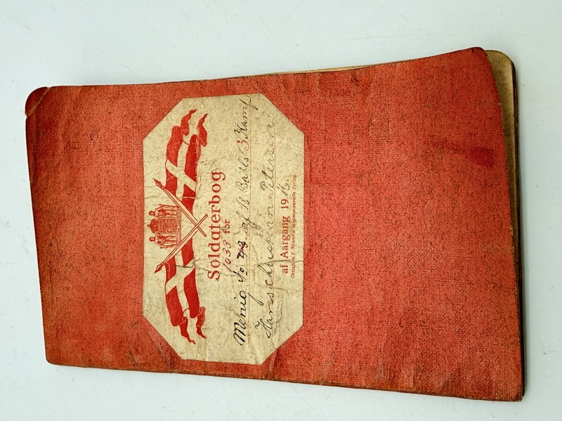 Dansk soldaterbog med ID disk