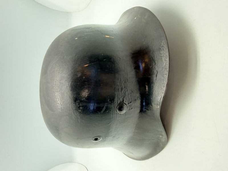 Tysk M42 hjelm, overmalet, ellers original