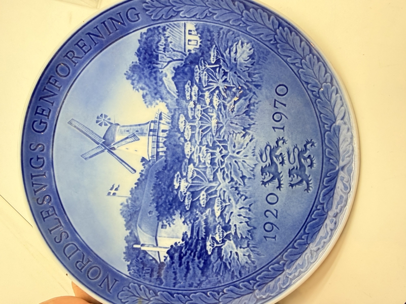 Mindeplatte fra Royal Copenhagen, specifikt udgivet i 1970 for at markere 50-året for genforeningen af Nordslesvig med Danmark