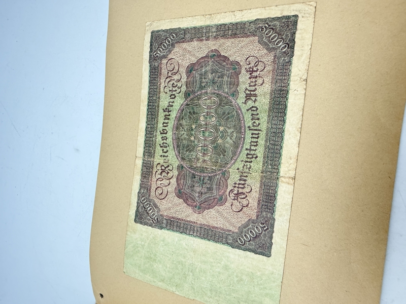 Samlemappe med diverse gamle sedler