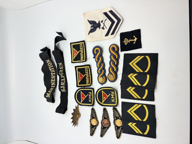 Samling stofmærker mm. 