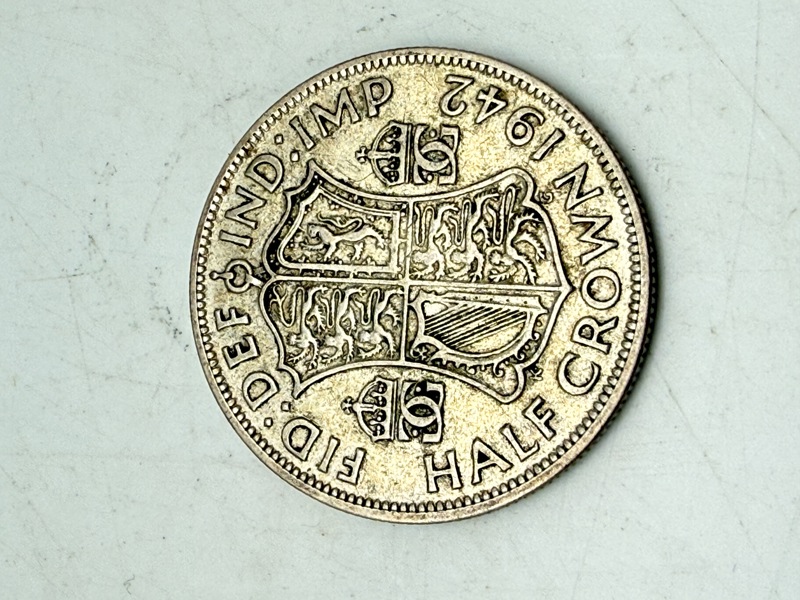 Engelsk half crown 1942 i sølv, 14 gram 0.500 lødighed