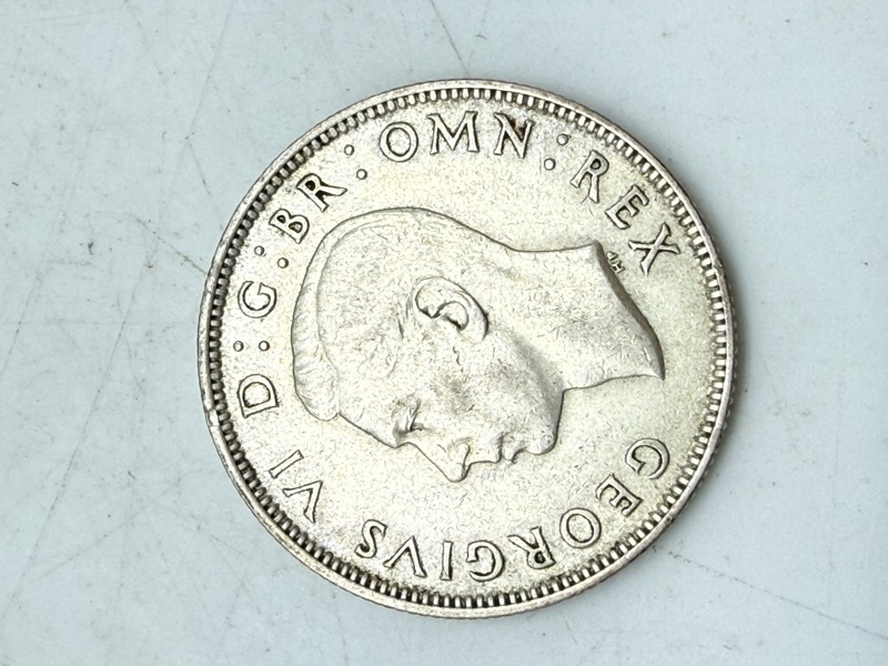 Engelsk 2 shilling 1944 i sølv, 11 gram 0.500 lødighed