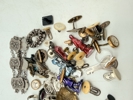 Samling pins mm. 