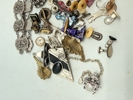Samling pins mm. 