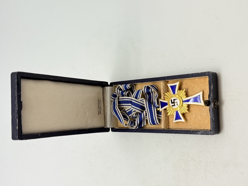 Tysk moderkors 1 klasse i æske mint.