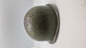 US M1 hjelm skal fra ww2 med “Front Seam” og “Fixed Bale”. Original 