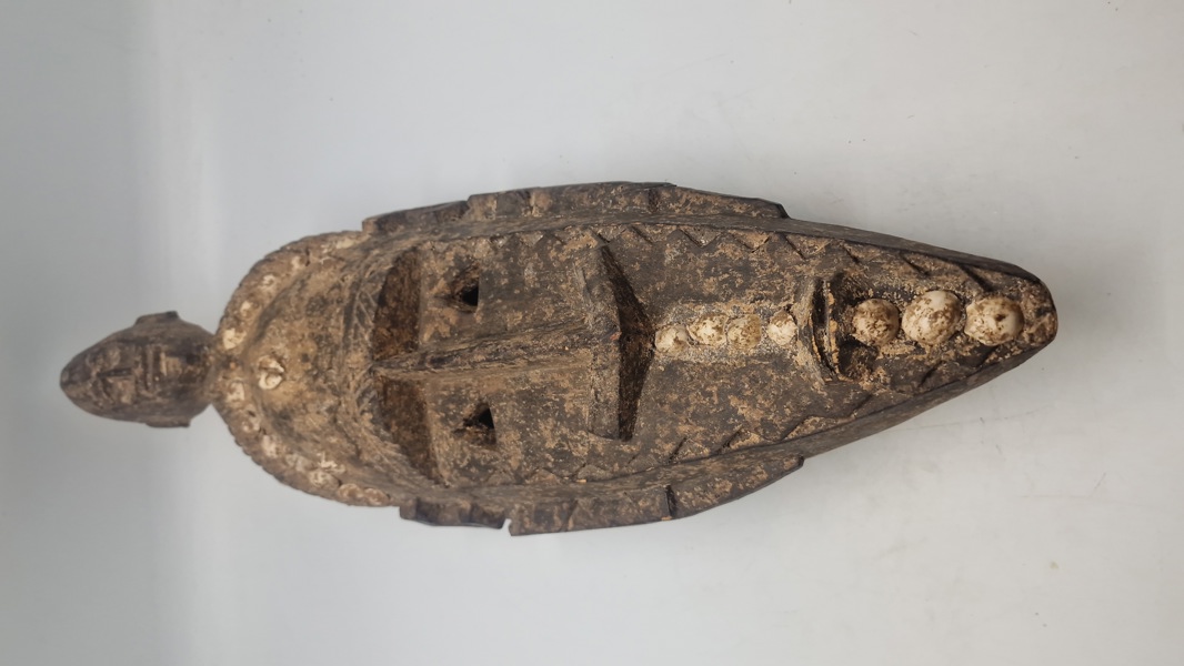 afrikansk træmaske, der minder om stilistiske træk fundet i Dan- eller Senufo-kulturerne