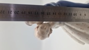 Bing & Grøndahl porcelænsfigur med titlen "Det første kys" eller "Ungdommelig Dristighed", nummer 2162, designet af Claire Weiss 