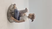 Bing & Grøndahl porcelænsfigur kaldet "Pige med lam", modelnummer 2336, designet af Ingeborg Plockross Irminger