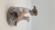 Bing & Grøndahl porcelænsfigur kaldet "Pige med lam", modelnummer 2336, designet af Ingeborg Plockross Irminger