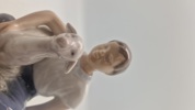 Bing & Grøndahl porcelænsfigur kaldet "Pige med lam", modelnummer 2336, designet af Ingeborg Plockross Irminger