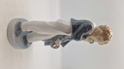 Royal Copenhagen figur kaldet "Flugten til Amerika" (model 1761), designet af Christian Thomsen i 1915