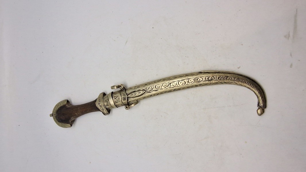 Koummya, (also Khoumija or Koumaya; Arabic: كمية)  North African Dagger