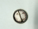 Originalt badge Anti Vietnam,  originalt lige til hjelmen 