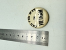 Originalt badge Anti Vietnam,  originalt lige til hjelmen 