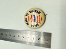 Originalt badge Anti Vietnam,  originalt lige til hjelmen 