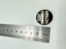 Originalt badge Anti Vietnam,  originalt lige til hjelmen 
