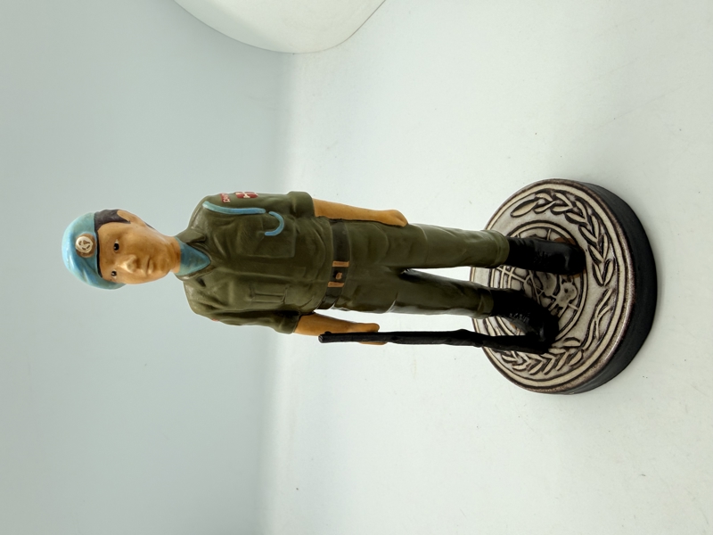 UN figur af keramik 