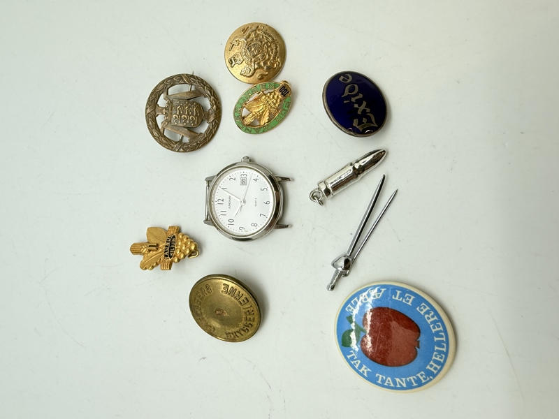 samling pins mm. 