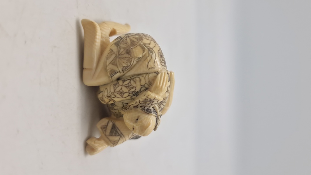 Antik JAPANESE HAND CARVED EROTIC NETSUKE FIGURES EDO / MEIJI PERIODE _32460a_8deb01478b45467_lg.jpeg