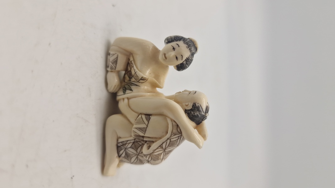 Antik JAPANESE HAND CARVED EROTIC NETSUKE FIGURES EDO / MEIJI PERIODE 