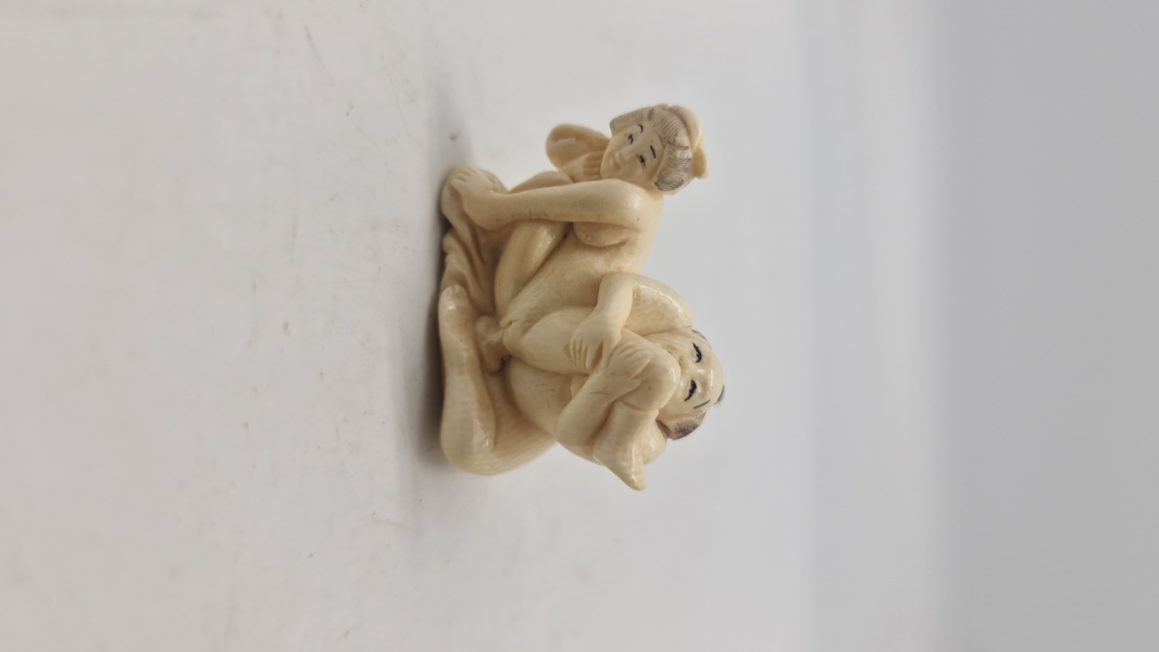 Antik JAPANESE HAND CARVED EROTIC NETSUKE FIGURES EDO / MEIJI PERIODE 