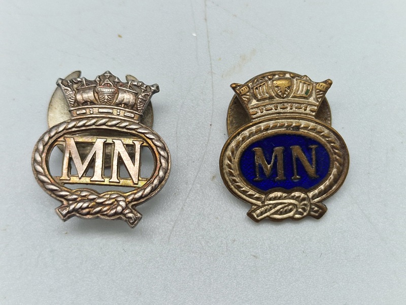 Sæt originale WW2 Merchant Navy badges 