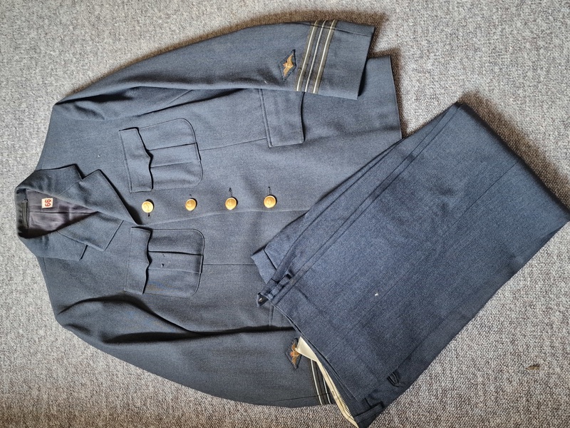 Original uniform fra det danske flyvevåben med buks 