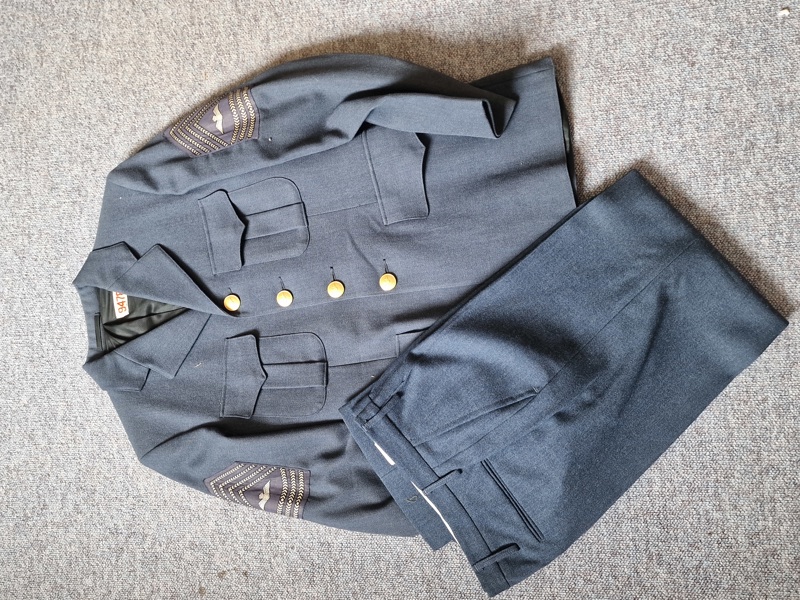 Original uniform fra det danske flyvevåben med buks