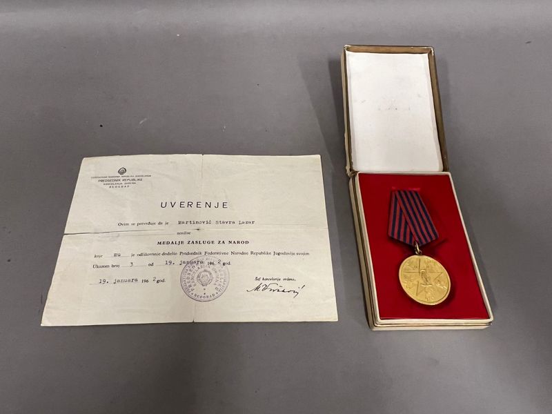 Original Jugoslavisk medalje med urkunde 