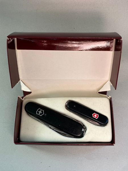 Sæt originale Victorinox lommeknive med æske