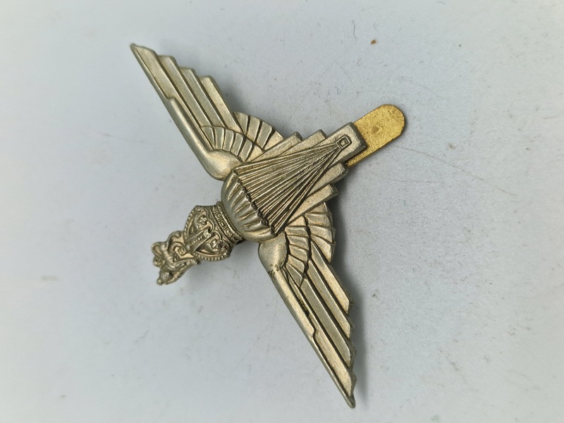 Original British WW2 Parachute regiment cap badge